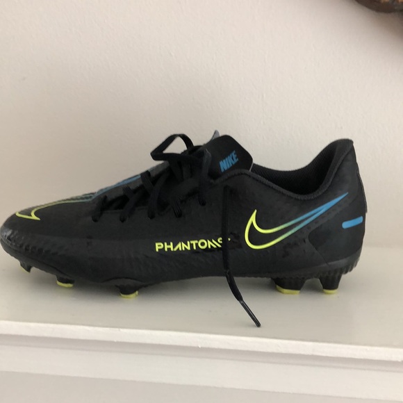 Nike Phantom 6 youth Soccer shoes worn twice - Picture 3 of 13